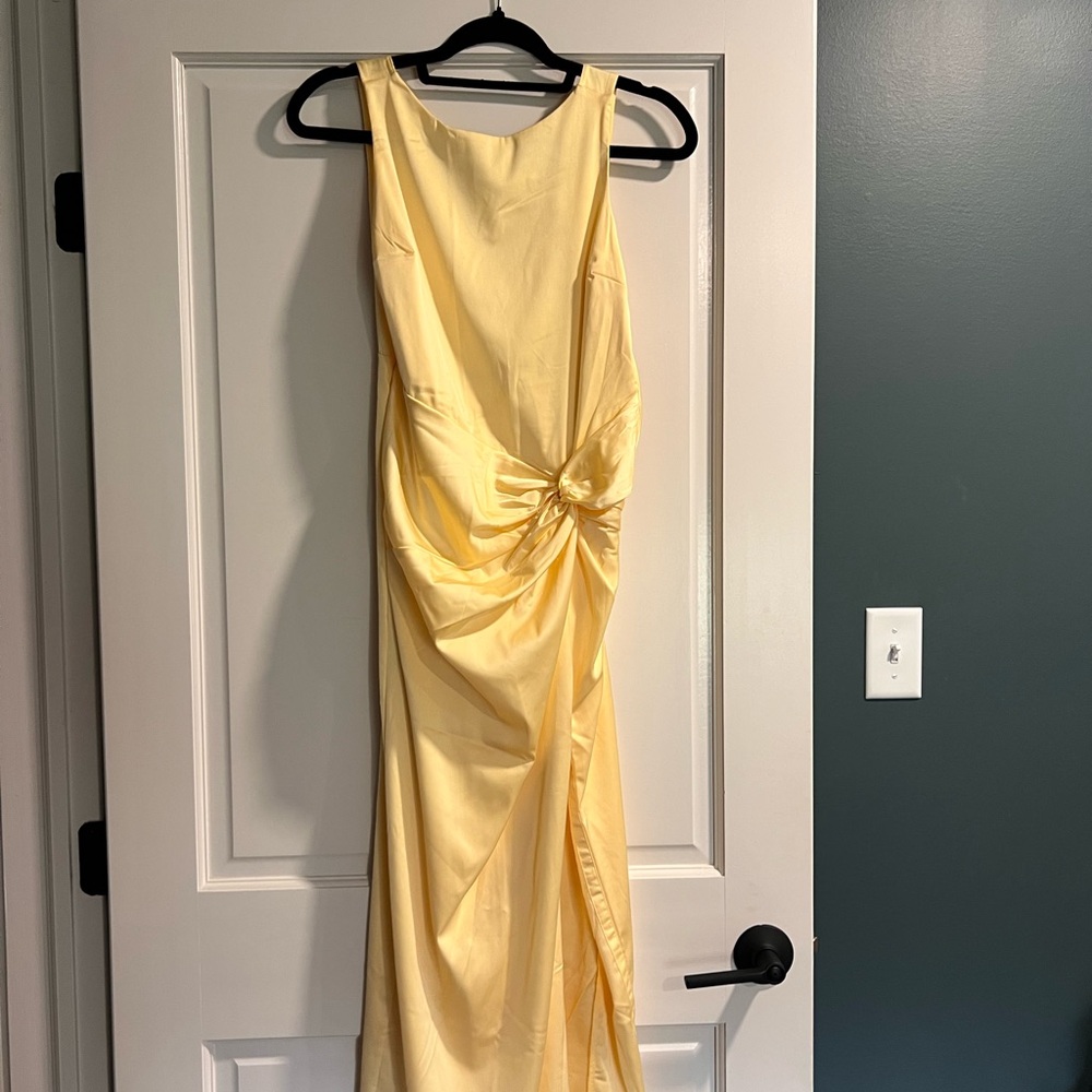 Abercrombie & Fitch Pale Yellow Sleeveless Twist-Front Maxi Dress